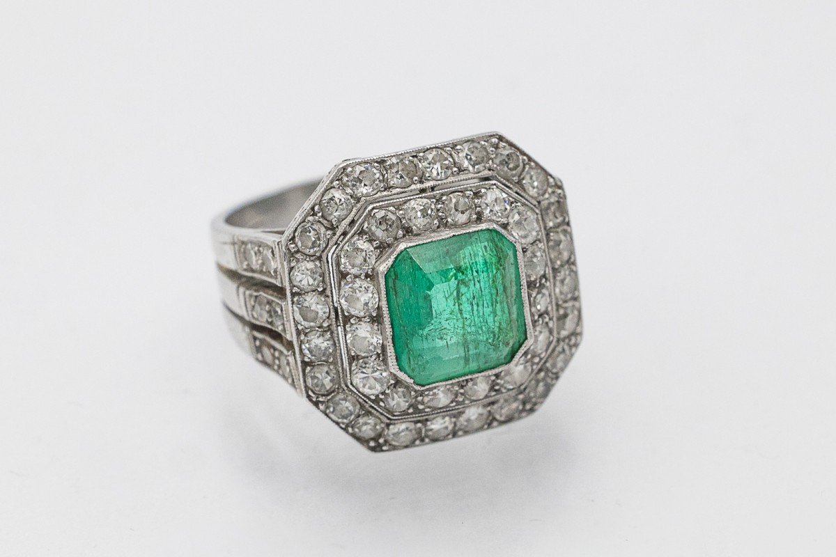 Unique Ring Adorned With An Exceptional Emerald And Diamonds.-photo-4
