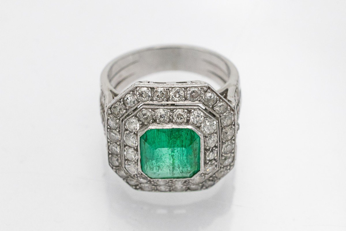 Unique Ring Adorned With An Exceptional Emerald And Diamonds.-photo-1