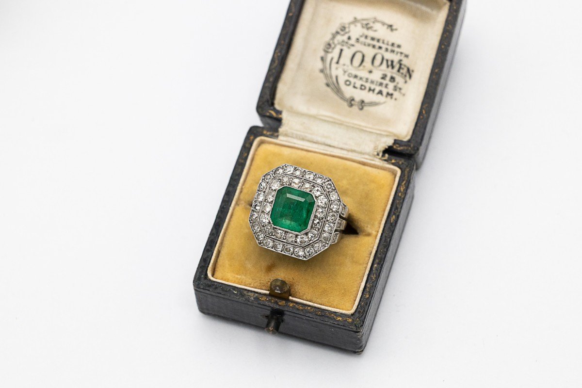 Unique Ring Adorned With An Exceptional Emerald And Diamonds.-photo-2