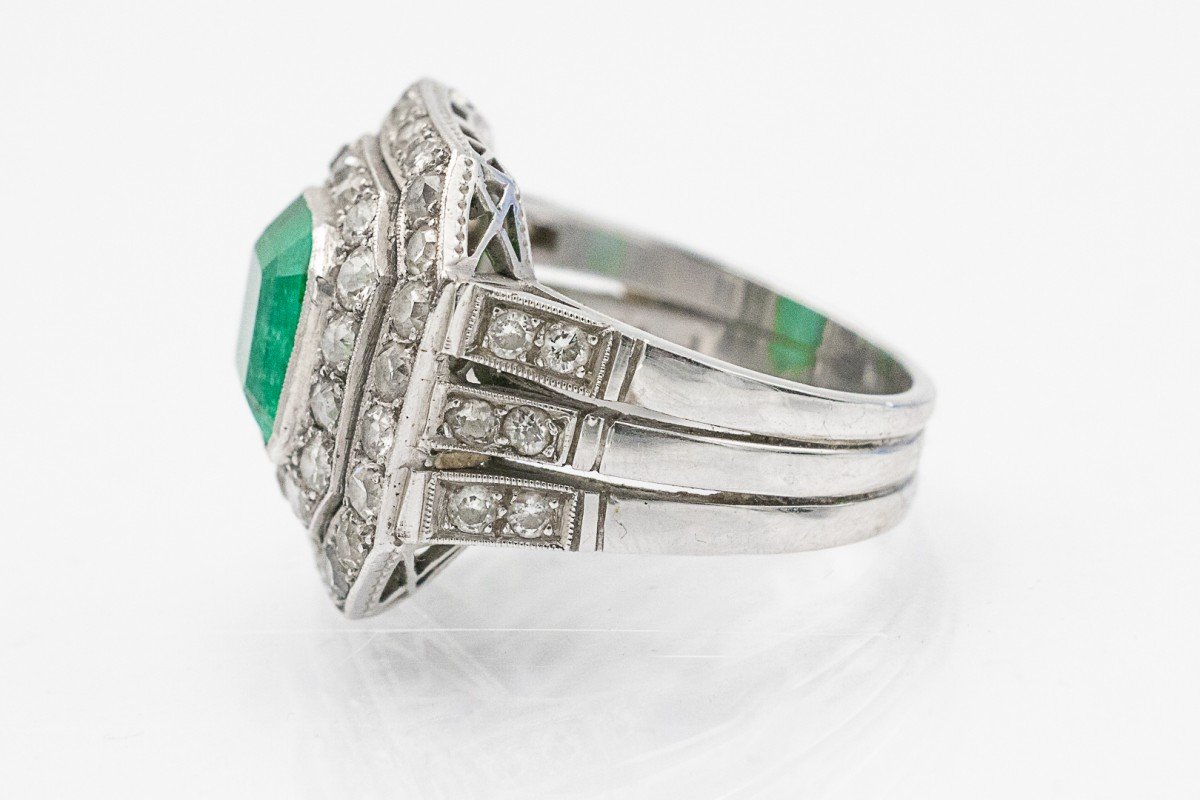 Unique Ring Adorned With An Exceptional Emerald And Diamonds.-photo-3
