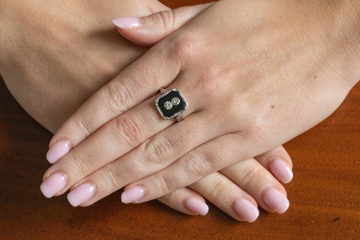 Art Deco Ring With Onyx And Diamonds Of Approximately 0.40 Ct, 1930.-photo-1