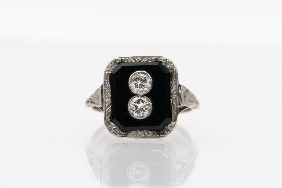 Art Deco Ring With Onyx And Diamonds Of Approximately 0.40 Ct, 1930.