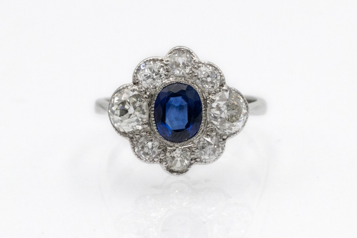 Exclusive Antique Ring Adorned With Sapphires And Diamonds, First Half Of The 20th Century