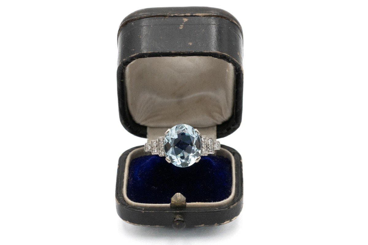A Unique Ring Adorned With Aquamarine And Diamonds-photo-2