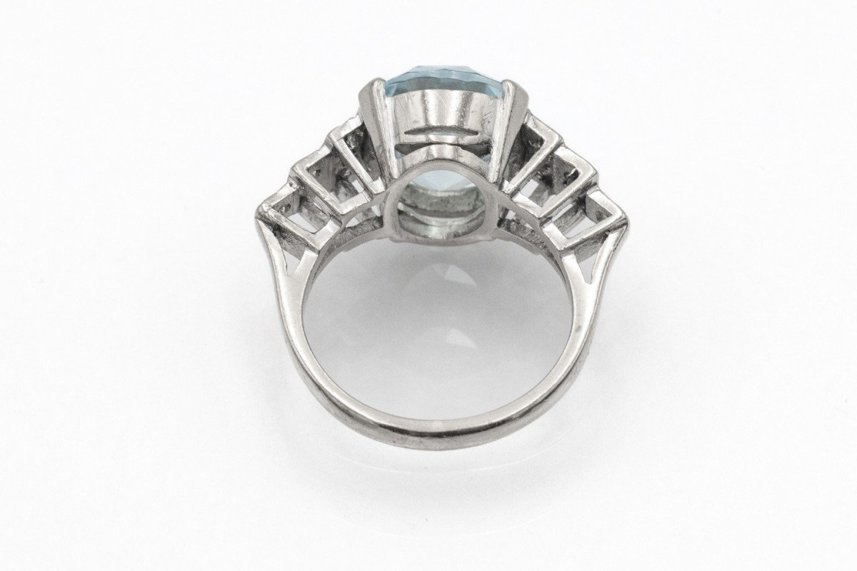 A Unique Ring Adorned With Aquamarine And Diamonds-photo-2