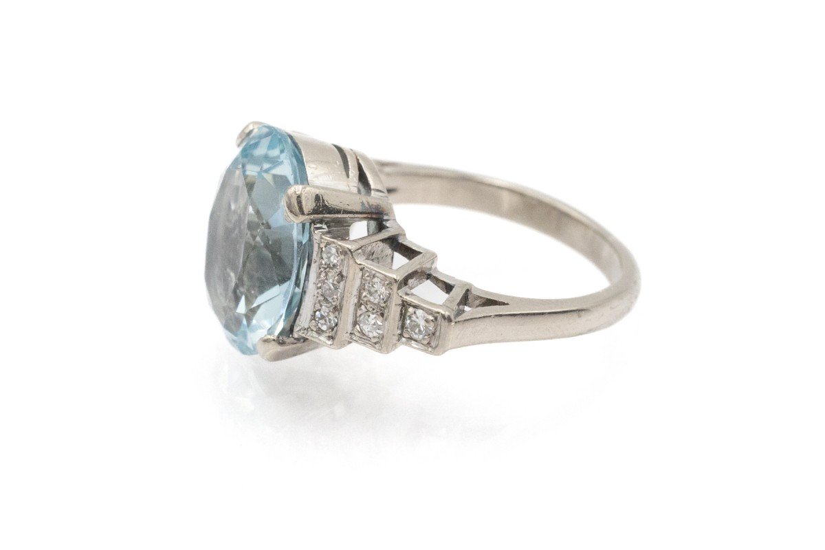 A Unique Ring Adorned With Aquamarine And Diamonds-photo-3