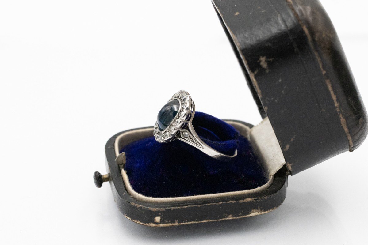 Art Deco Ring With Cabochon Sapphire And Diamonds-photo-3