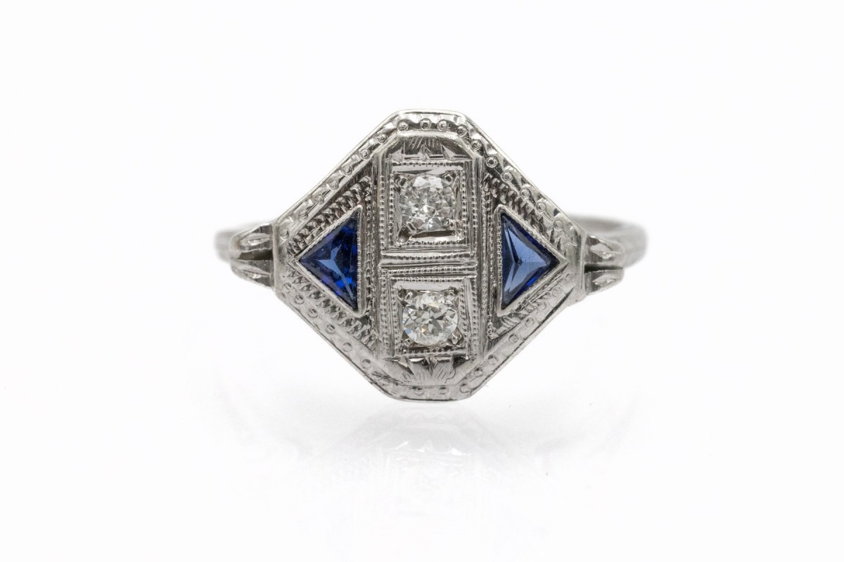 Bague Art Déco avec diamants et saphirs synthétiques, Tchécoslovaquie, vers 1920-1930.