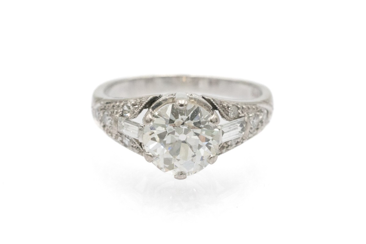 Bague sertie de diamants taille ancienne, 1,70 ct, vers 1920.