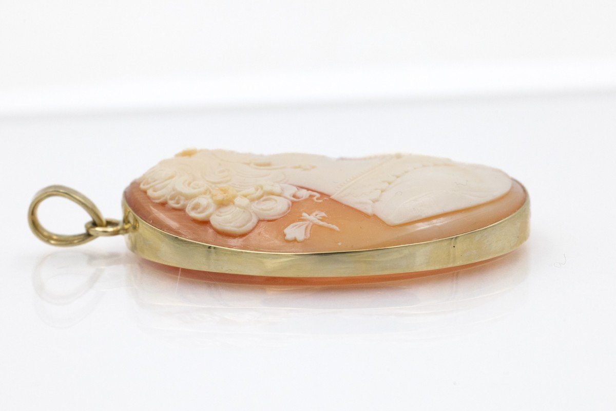 Gold Pendant Adorned With A Cameo, Mid-20th Century-photo-1