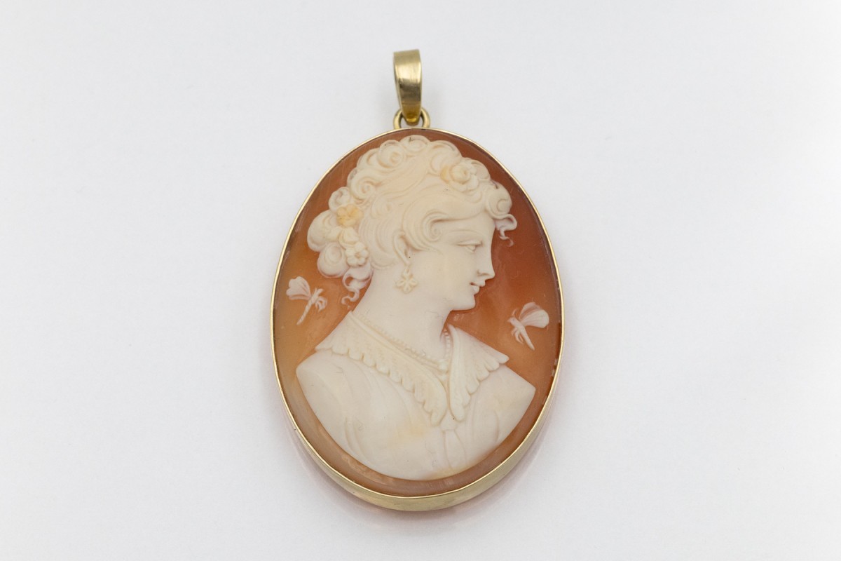Gold Pendant Adorned With A Cameo, Mid-20th Century