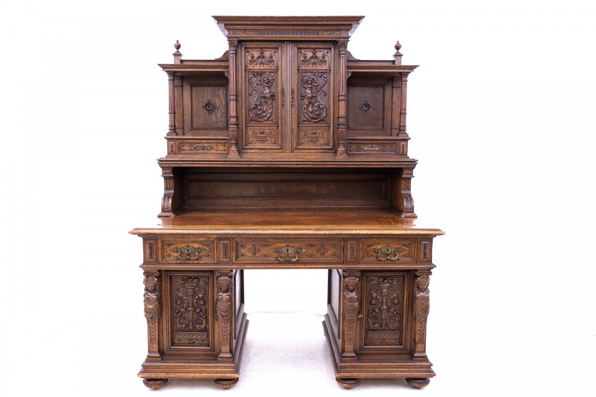  Bureau ancien de style Renaissance, France, vers 1880.