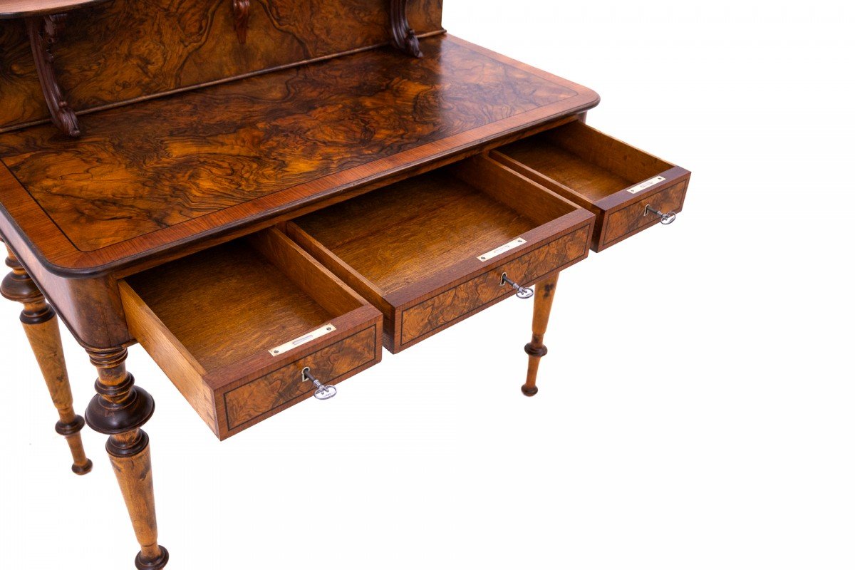Bureau en noyer, Europe du Nord, vers 1900. Après restauration.-photo-2