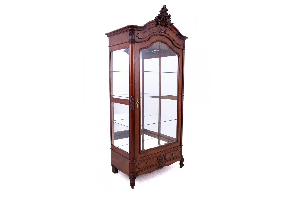  Élégante vitrine, France, début du XXe siècle.