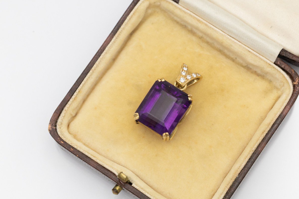 Vintage Gold Pendant Set With Amethysts And Diamonds.