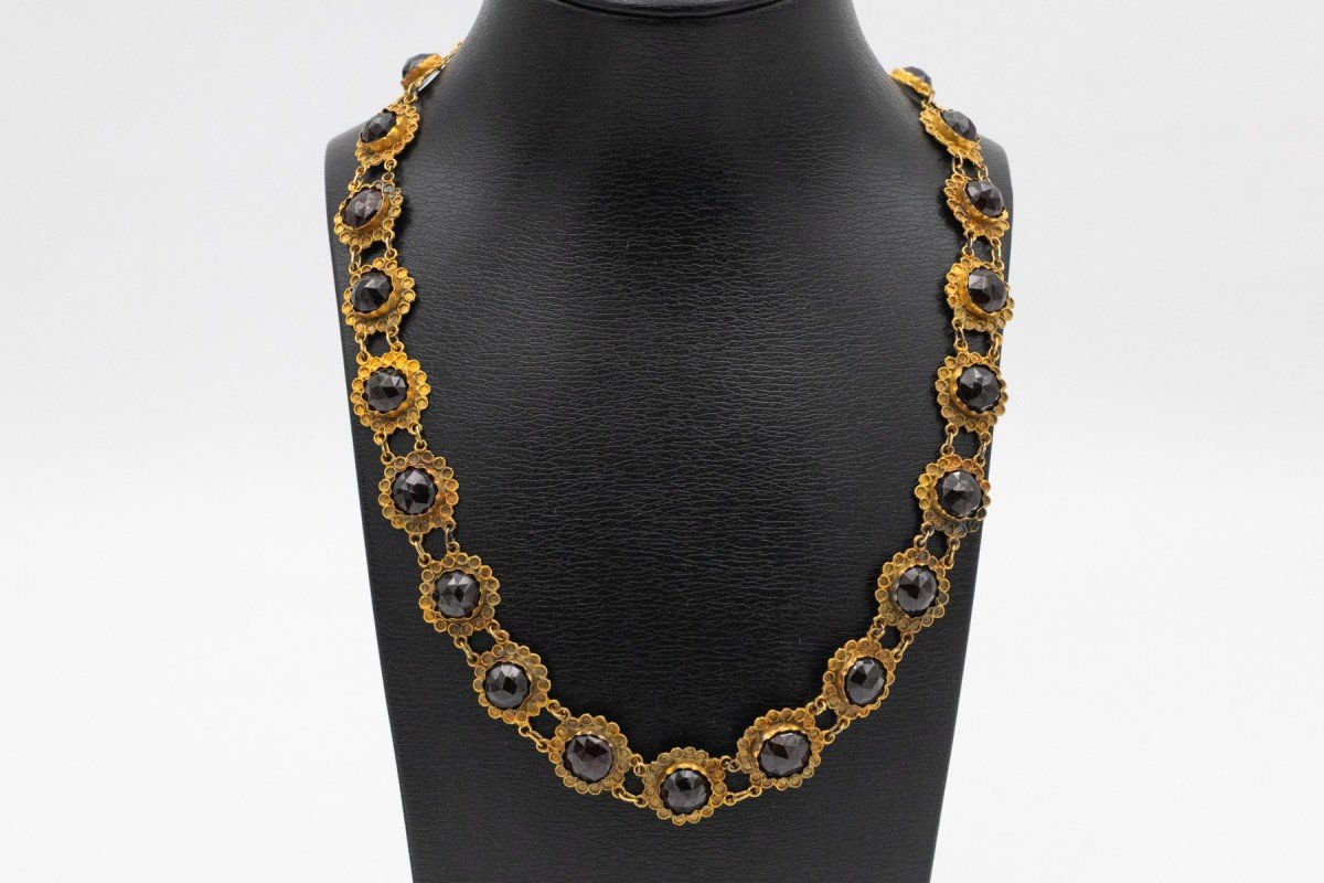 Collier traditionnel hollandais en or orné de grenats, première moitié du XIXe siècle.-photo-3
