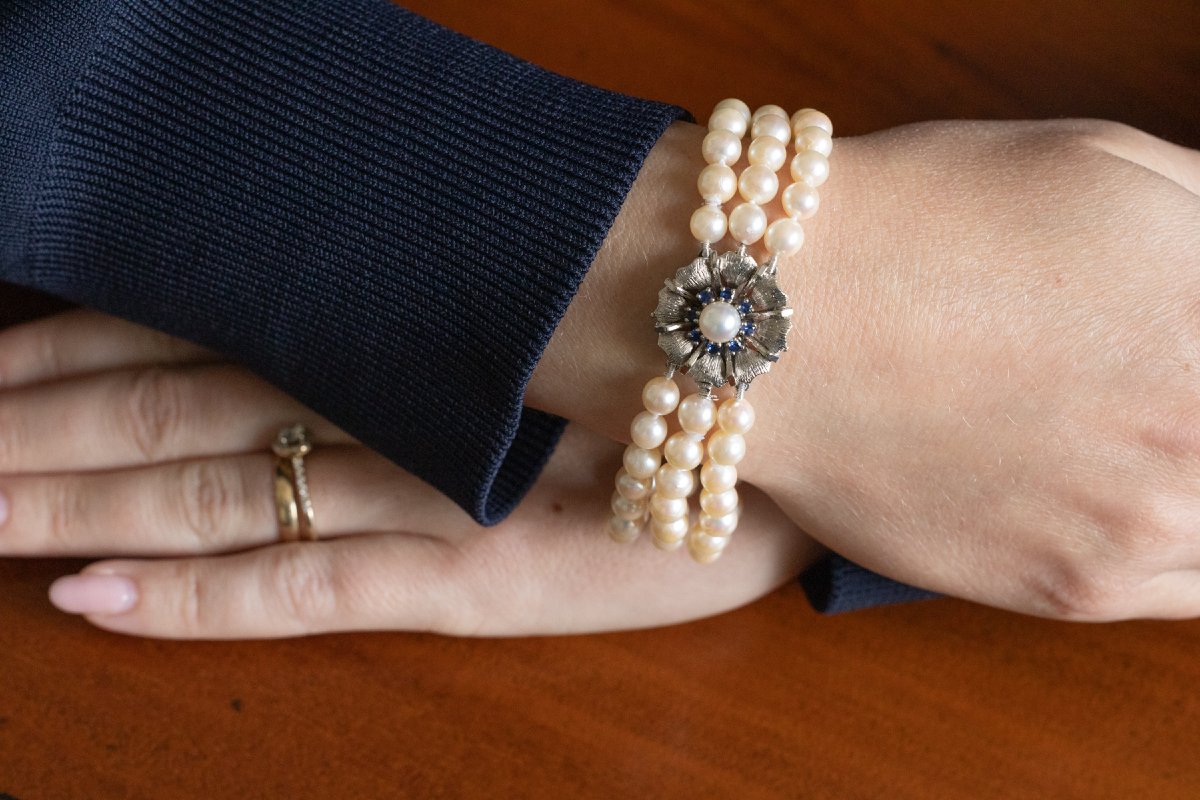Bracelet de perles avec fermoir en or et saphirs-photo-2