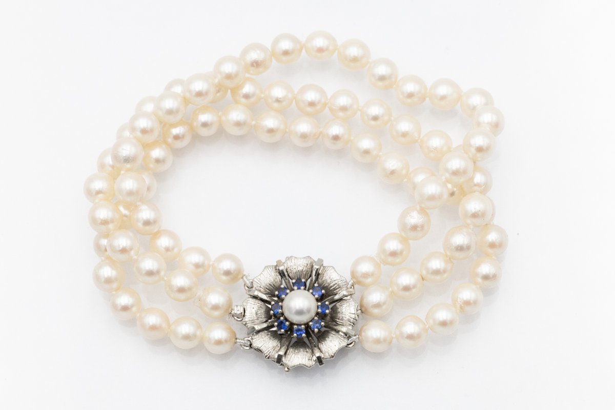 Bracelet de perles avec fermoir en or et saphirs-photo-1