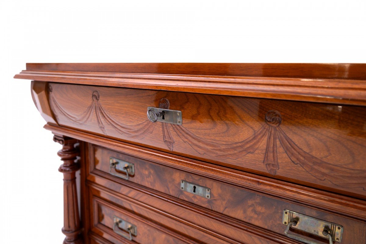 Commode ancienne en noyer, Europe du Nord, vers 1900. RESTAURÉE.-photo-1