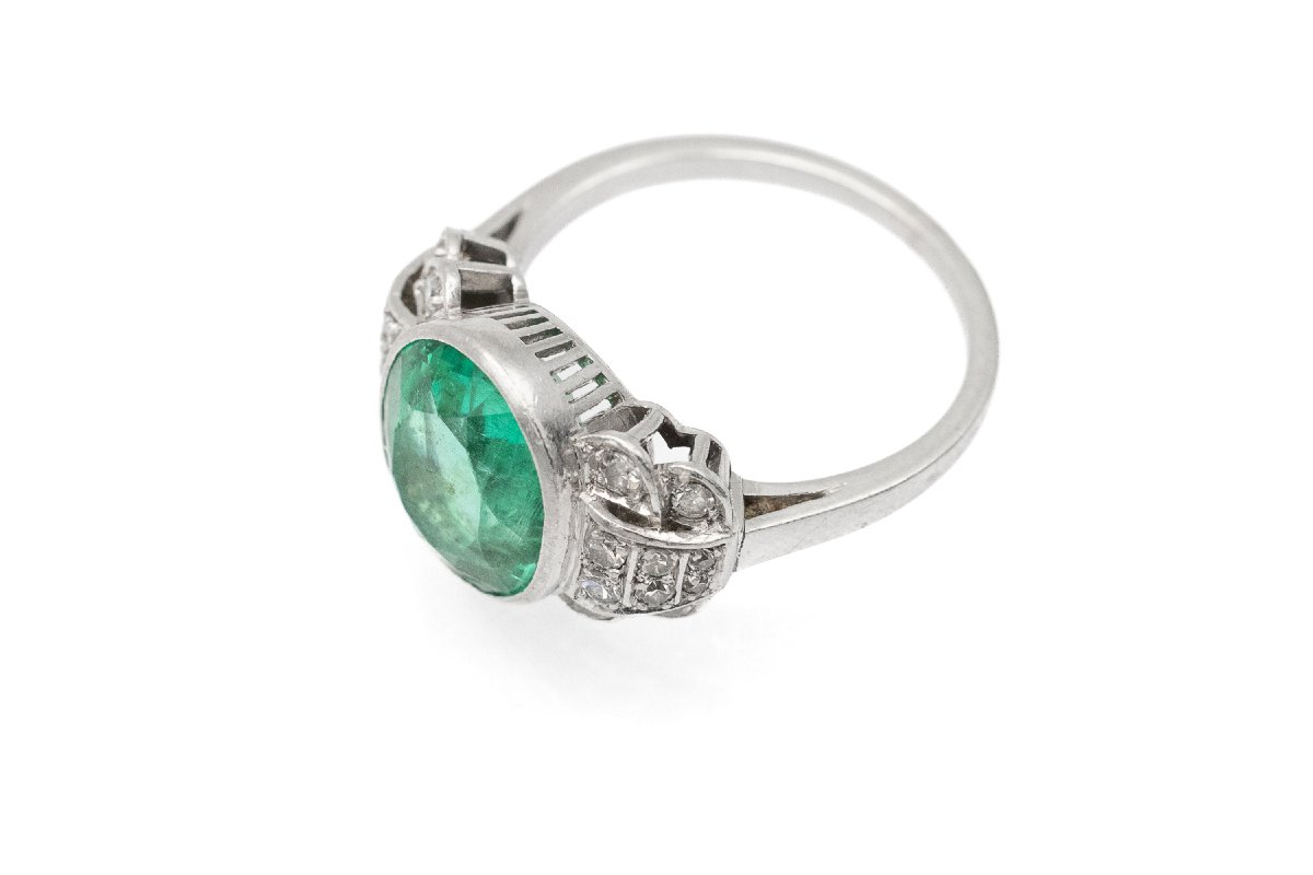 Bague en platine ornée d’une émeraude colombienne impressionnante et de diamants-photo-2