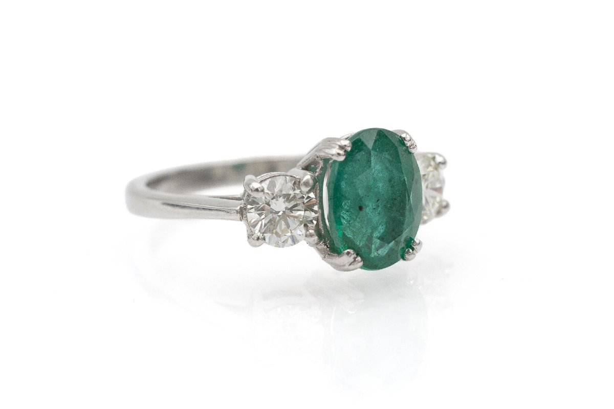 Classic Platinum Ring Set With A Natural Oval Emerald And Brilliant-cut Diamonds-photo-3