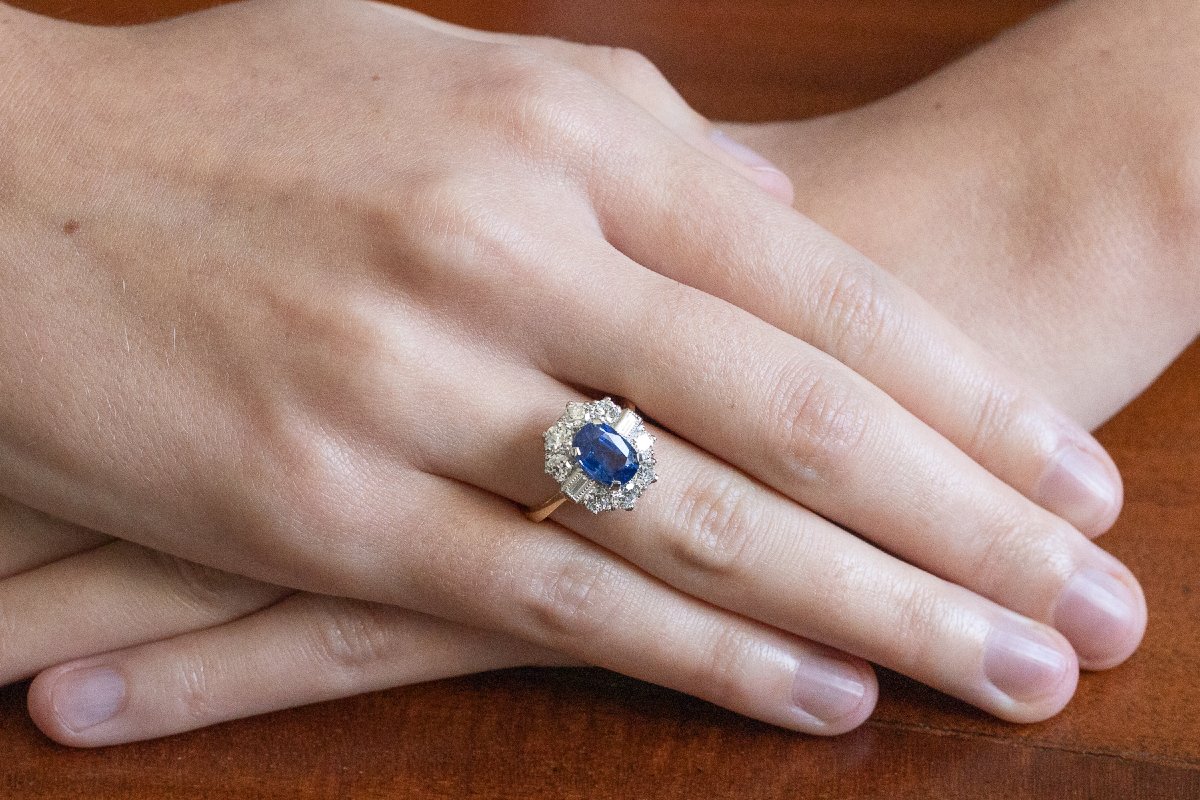 Gold Ring Set With A Stunning Ceylon Sapphire And Old-cut Diamonds.-photo-2