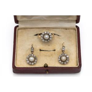 Ensemble Ancien, Bague Et Boucles d'Oreilles En Or Avec Diamants Et Perles Naturelles.