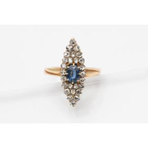 Bague ancienne avec saphir et diamants en forme de marquise