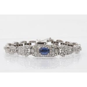 Bracelet exclusif en or blanc avec saphir et diamants de style Art déco.