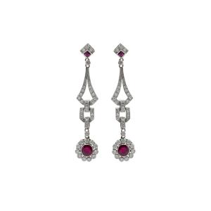 Boucles d'oreilles longues Art Déco en platine avec rubis et diamants 1,60 ct