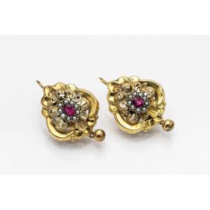 Boucles d'oreilles pendantes en or Biedermeier, Autriche-Hongrie, fin du XIXe siècle.