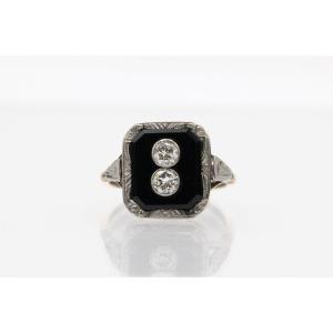 Art Deco Ring With Onyx And Diamonds Of Approximately 0.40 Ct, 1930.