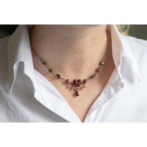 Antique Art Nouveau Necklace Adorned With Garnets And Pearls, Dating From The Turn Of The 19th And 20th Centuries.