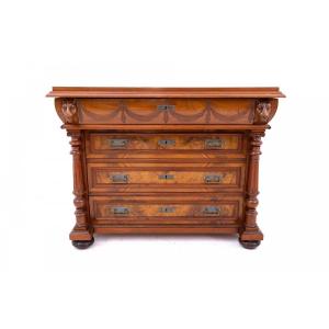 Commode ancienne en noyer, Europe du Nord, vers 1900.