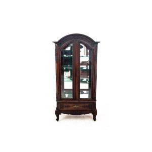 Élégante vitrine en chêne avec un tiroir pratique en partie basse.