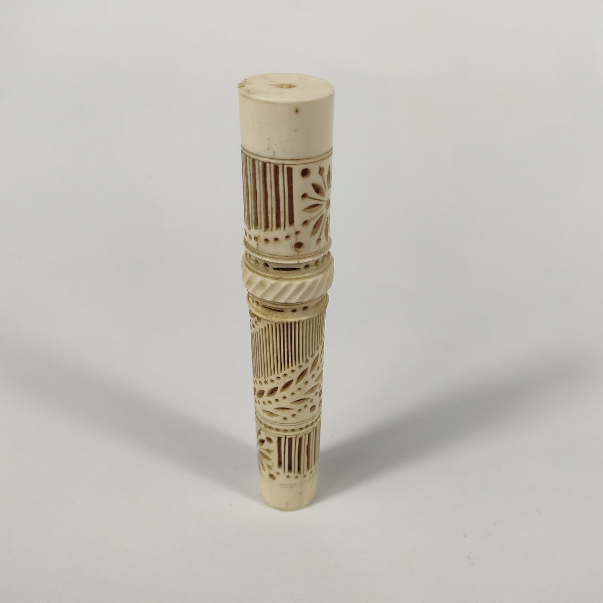 Etui En Os Ajouré Contenant Un Jeu De Jonchets Allemand Du XIXe Siècle.  -photo-1
