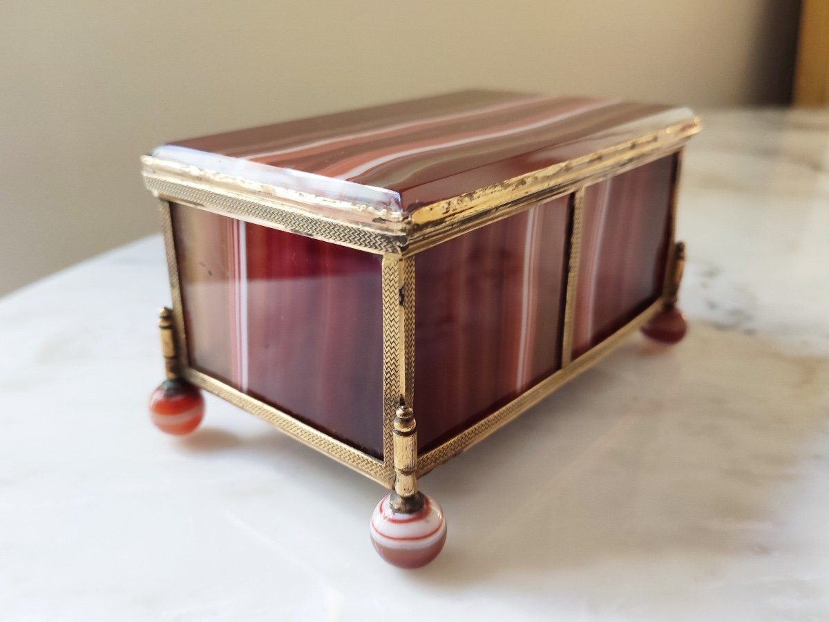 Very Large 19th Century Box Or Casket In Agate And Pomponne; Hard Stone And Golden Brass. 19th-photo-2