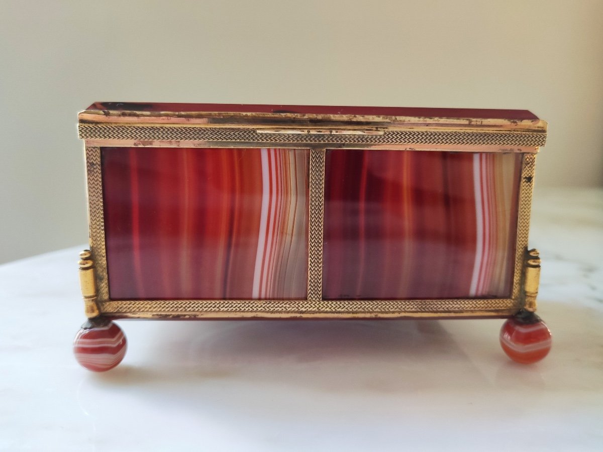 Very Large 19th Century Box Or Casket In Agate And Pomponne; Hard Stone And Golden Brass. 19th-photo-1
