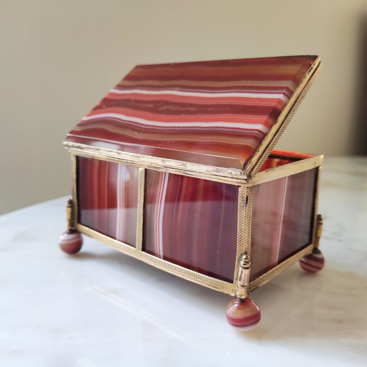 Very Large 19th Century Box Or Casket In Agate And Pomponne; Hard Stone And Golden Brass. 19th-photo-6