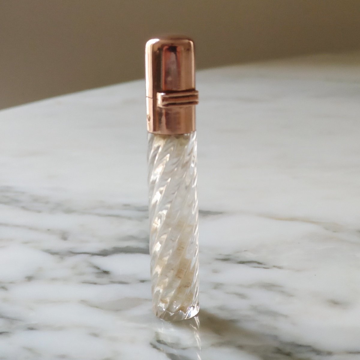 Charming Small Bag Or Pocket Bottle For Perfume, In Crystal And 18k Gold. Salt Salts-photo-3