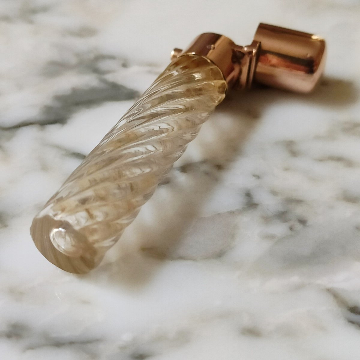 Charming Small Bag Or Pocket Bottle For Perfume, In Crystal And 18k Gold. Salt Salts-photo-1