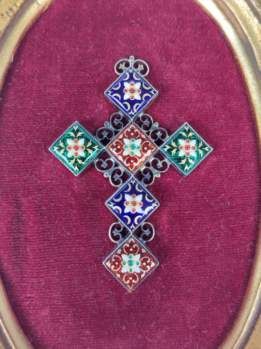 Grande Croix En émaux Bressans & Vermeil, XIXe Siècle. Cadre Dorée à La Feuille. 