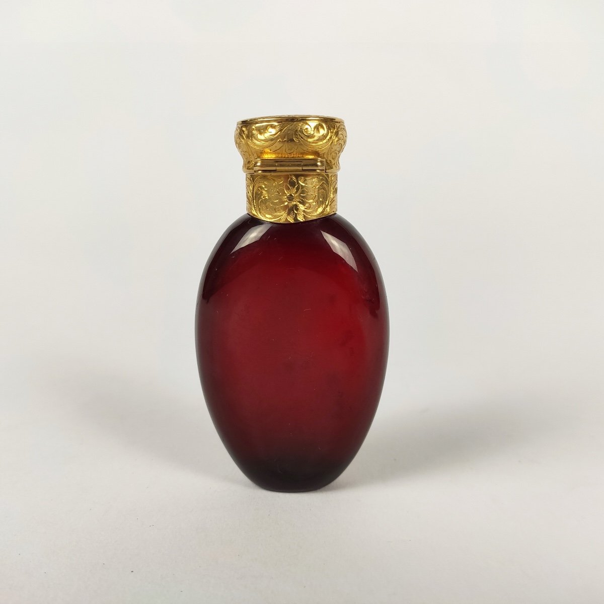 Magnificent Salt / Perfume Bottle In Red Glass And Large Gold Frame Engraved With Foliage. -photo-1