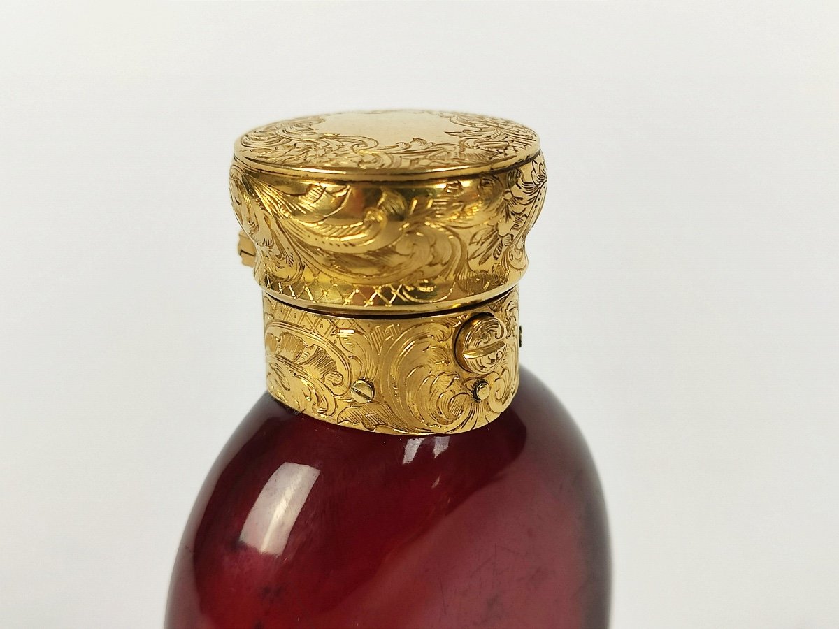 Magnificent Salt / Perfume Bottle In Red Glass And Large Gold Frame Engraved With Foliage. -photo-5