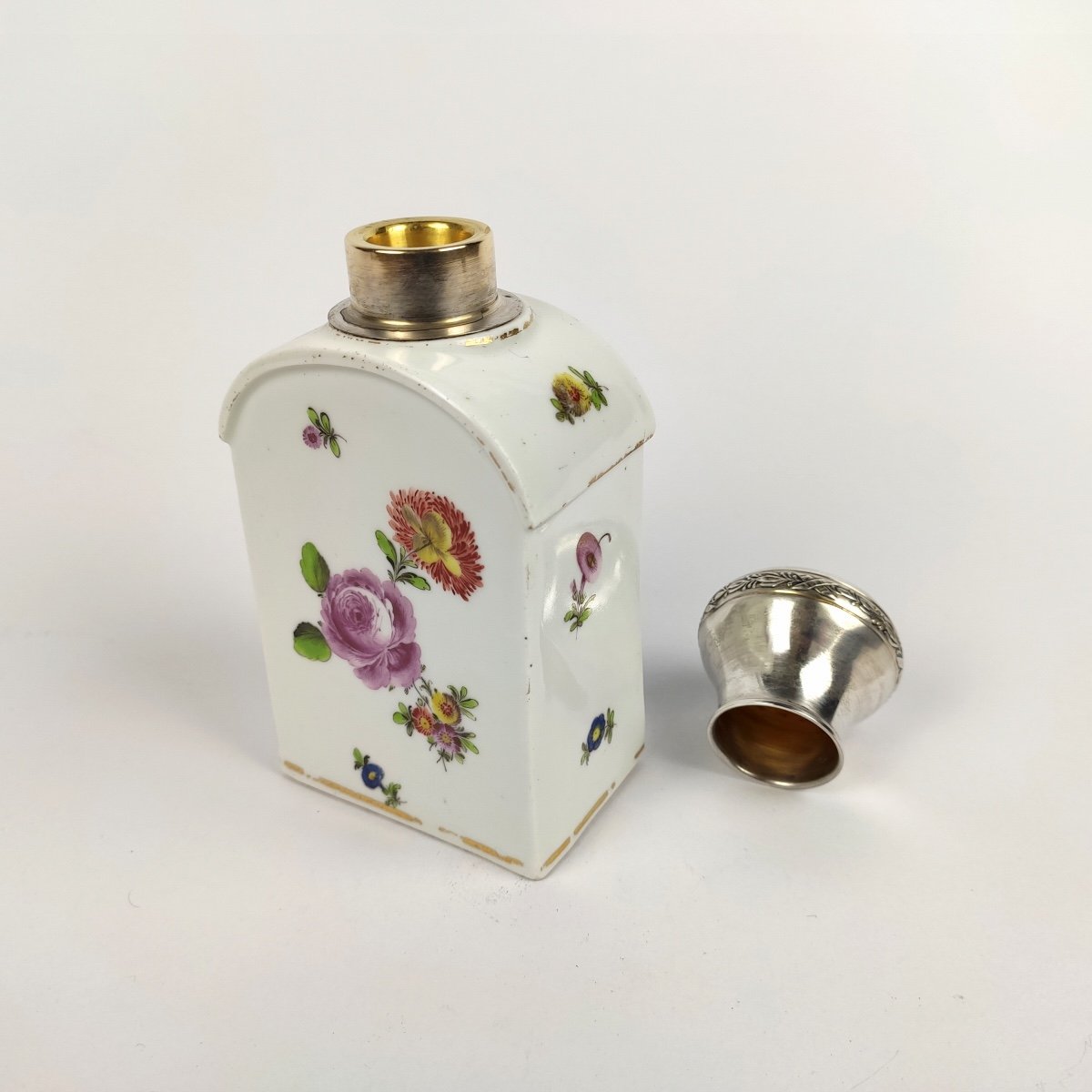  Porcelaine de Vienne : boite ou flacon à thé, col argent massif, vers 1900 style du XVIIIe. -photo-2