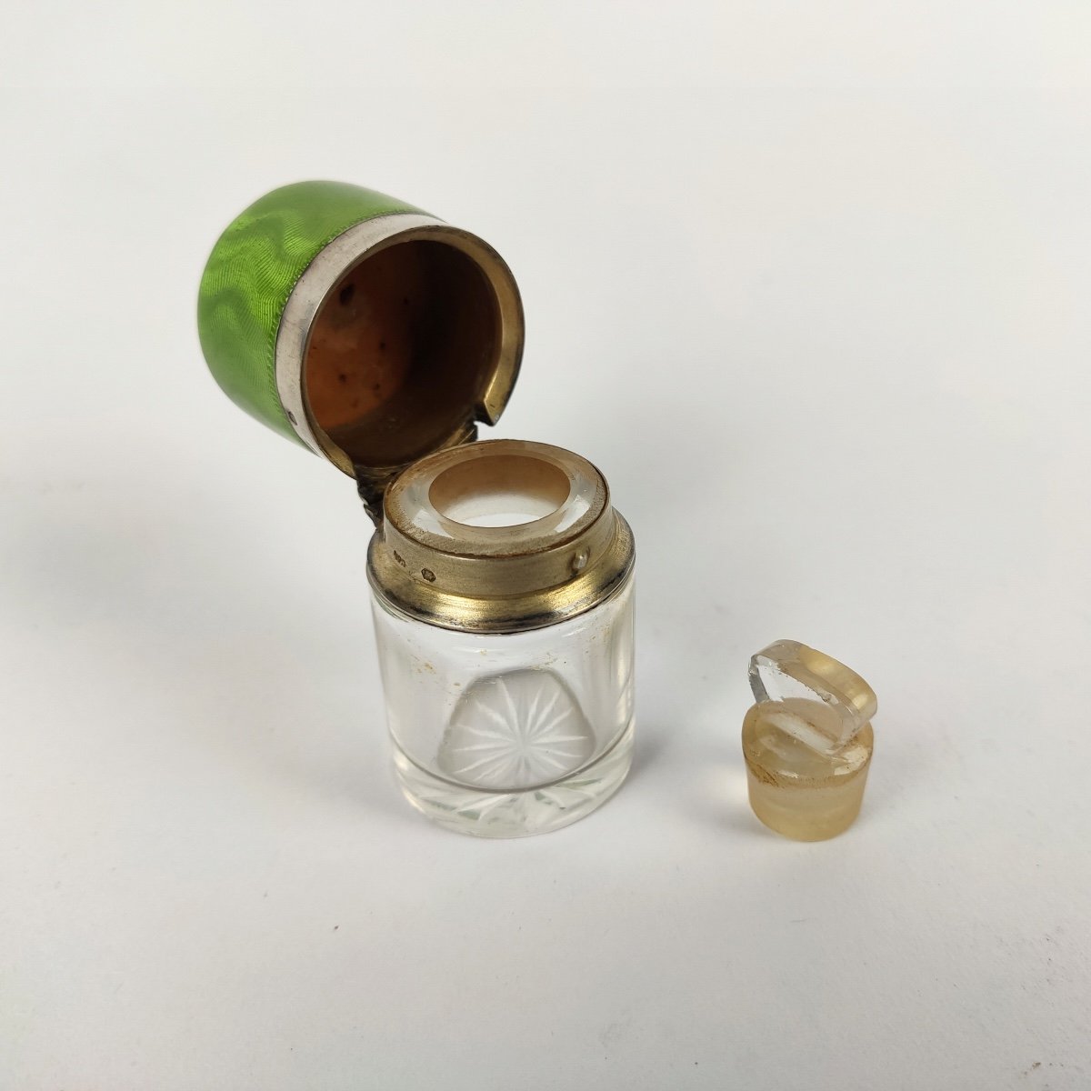 Ga Scheid : Flacon à Sel Ou à Parfum En Cristal, Argent Massif Guilloché Et émaillé.-photo-1