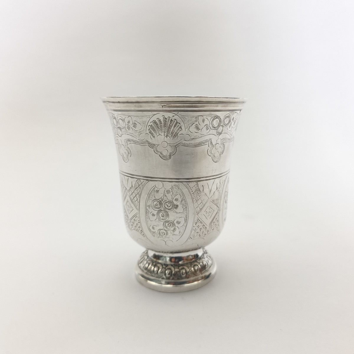  Meaux : Timbale En Argent Massif Ciselé Et Gravé Du XVIIIe Siècle. Epoque Louis XV-photo-3