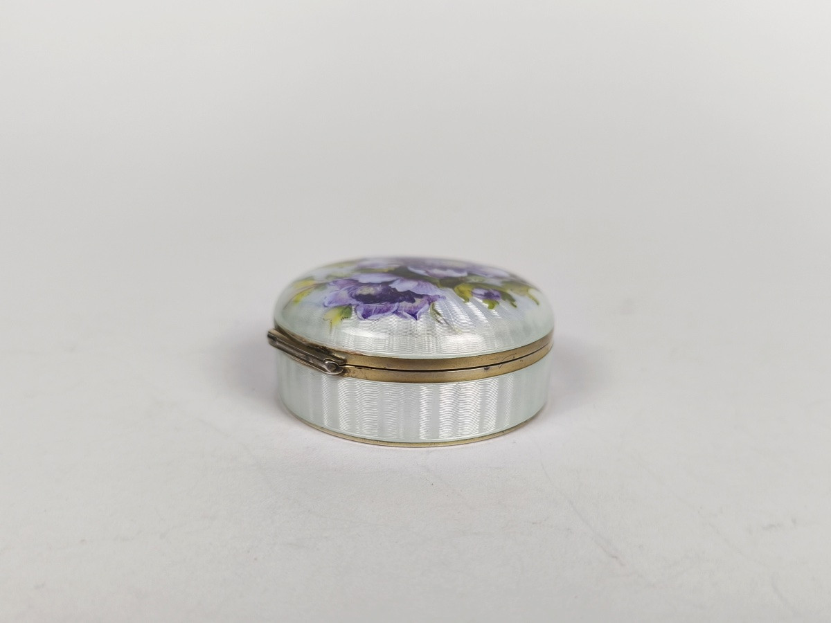 Boite à bonbons ou pilules en argent massif guilloché, émaillé et vermeil. Décor de fleur émail-photo-2