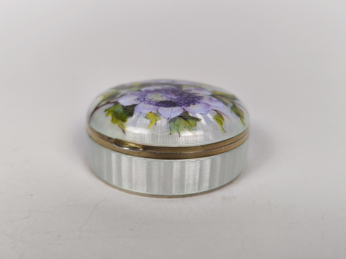 Boite à bonbons ou pilules en argent massif guilloché, émaillé et vermeil. Décor de fleur émail-photo-6