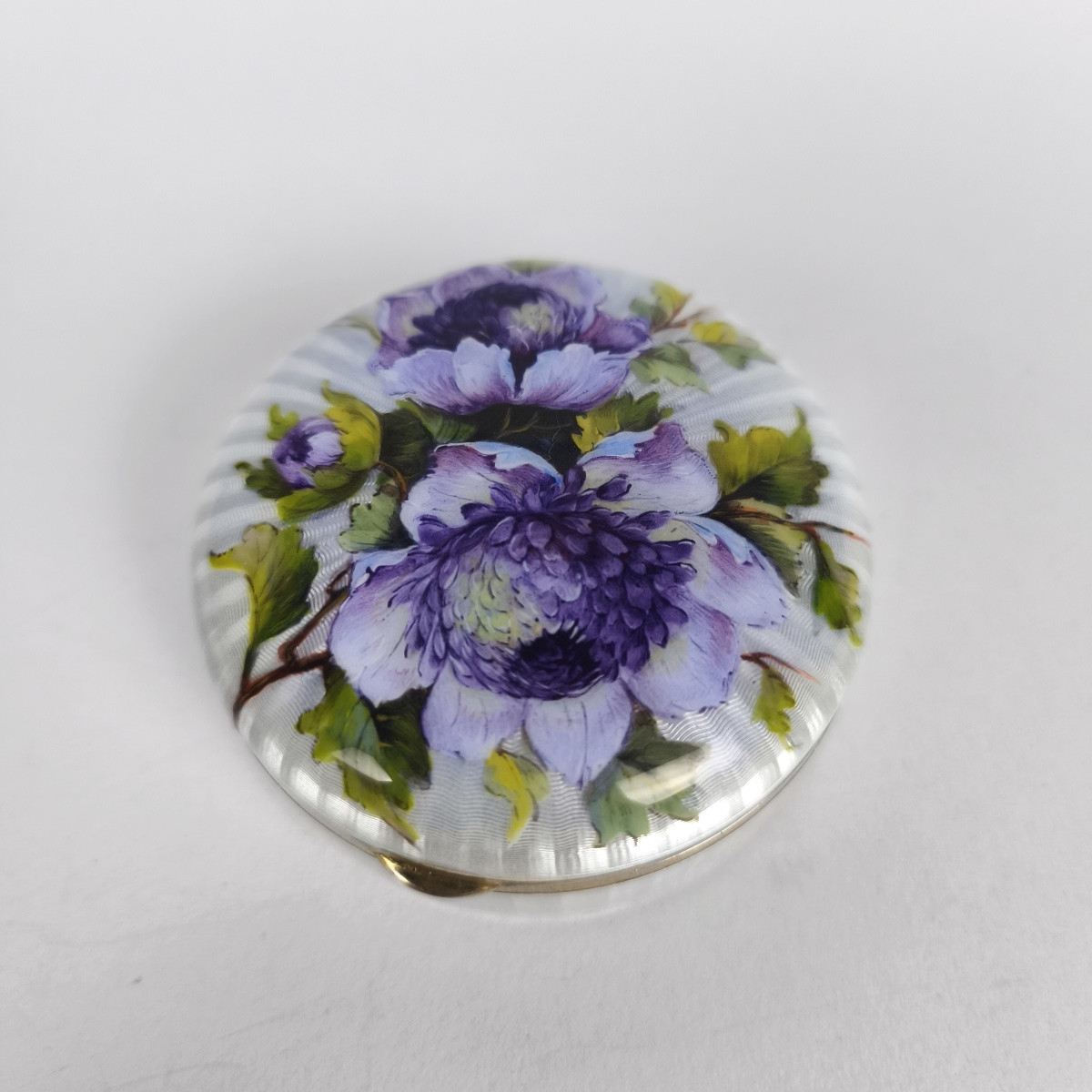 Boite à bonbons ou pilules en argent massif guilloché, émaillé et vermeil. Décor de fleur émail-photo-7